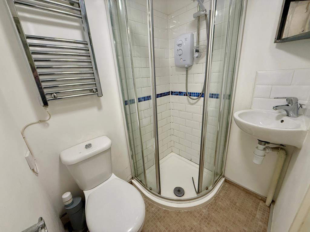 Lot: 150 - TOWN CENTRE FLAT FOR REFURBISHMENT - Shower room with W.C.